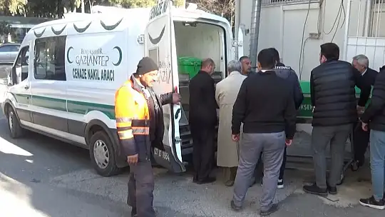 Karşıya geçmek isterken aracın çarptığı yaşlı adam hayatını kaybetti
