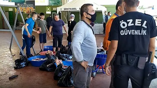 Kasaplar ve vatandaşların kurban derisi kavgası: 3'ü ağır 5 yaralı