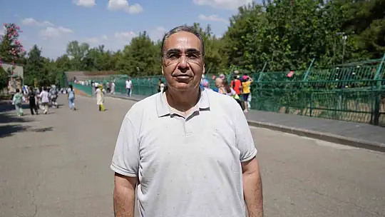 Kavurucu sıcaklarda hayvanlar buzlu kokteyl ile serinliyor
