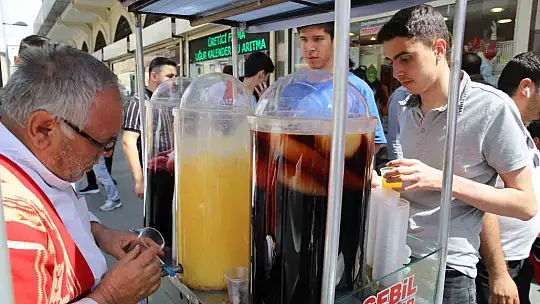 Kavurucu sıcakların vazgeçilmezi meyan şerbeti