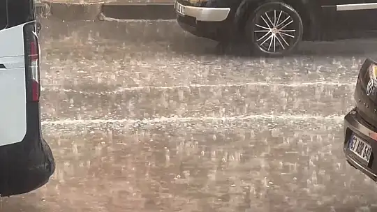 Kavurucu sıcakta Gaziantep yağmur ile serinledi