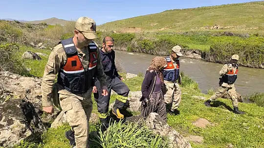Kaybolan kadın jandarma destekli arama çalışmalarıyla bulundu