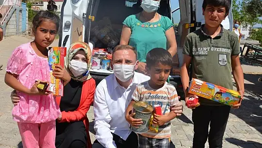 Kaymakam Mutlu çocukları mutlu etti
