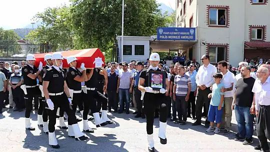 Kazada hayatını kaybeden trafik polisi son yolculuğuna uğurlandı