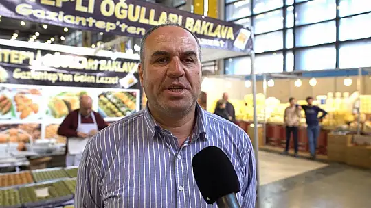 Kebabı en hızlı yiyen altın değerindeki baklavayı kaptı