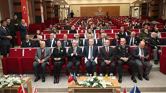 Kıbrıs meselesinin dünü, bugünü ve geleceği HKÜ'de konuşuldu
