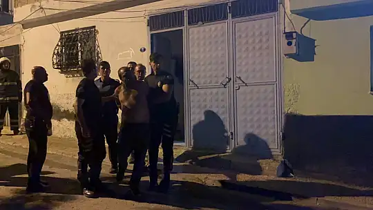 Kilis'te evini yakan ve kendine zarar veren kişiyi polis ekipleri kurtardı