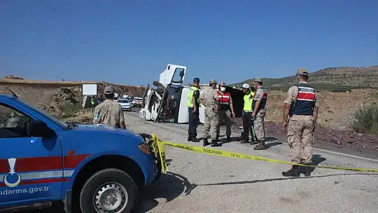 Kilis'te tır ile otomobil çarpıştı: 4 ölü, 2 yaralı