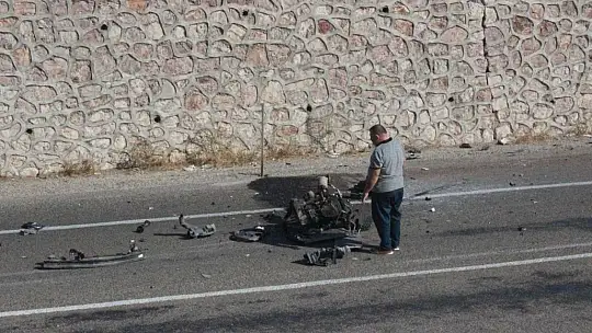 Kilis'te tır ile otomobil çarpıştı: 4 ölü, 2 yaralı