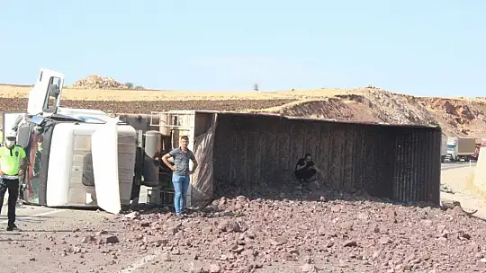Kilis'te tır ile otomobil çarpıştı: 4 ölü, 2 yaralı