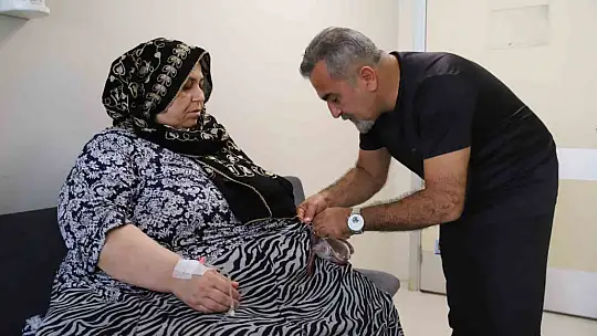 Kilolarından dolayı yürümekte zorlanan kadın sağlıklı yaşama ilk adımı attı