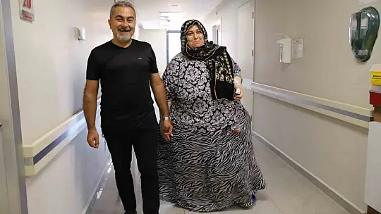 Kilolarından dolayı yürümekte zorlanan kadın sağlıklı yaşama ilk adımı attı