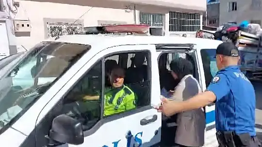 Kimliğini unutan öğrencinin yardımına polis koştu