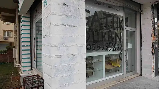 Kiraya döviz zammı isteyen iş yeri sahibi kliniği bastı, avukatı darp etti
