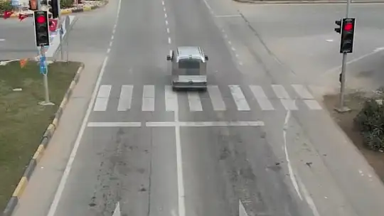 Kırmızı ışık ihlali yapan 8 sürücüye 58 bin lira ceza
