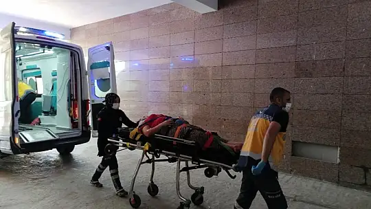 Kırmızı ışıkta bekleyen midibüse arkadan çarptı: 6 yaralı