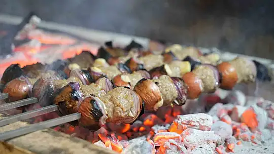 Kış aylarının vazgeçilmez lezzeti: Soğan kebabı