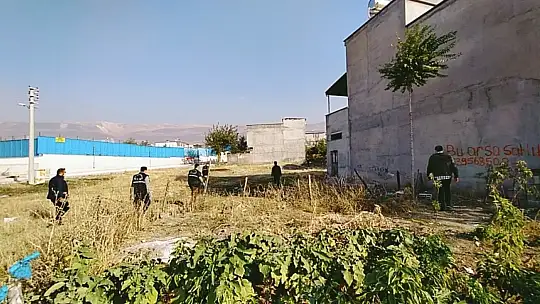 Kıskandığı eşini vurdu