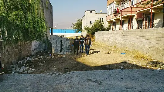 Kıskandığı eşini vurdu
