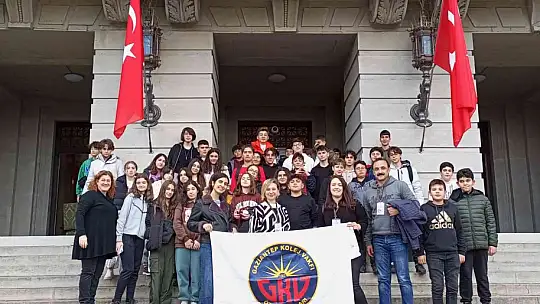 Kolej öğrencileri İstanbul'u gezdi