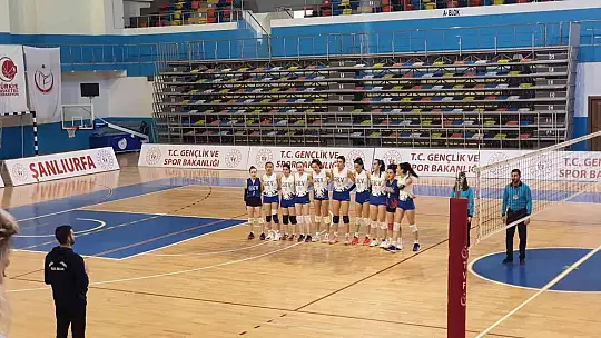 Kolej Vakfı Genç Kızlar Voleybol takımı Türkiye yarı finallerinde