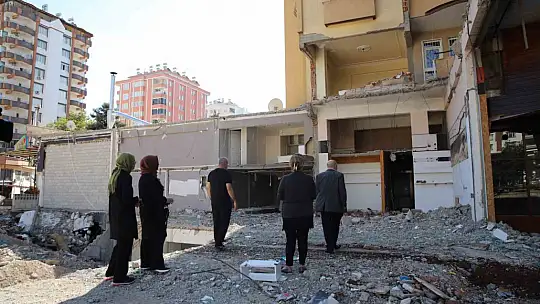 Komşular arasında 'ağır hasarlı', 'az hasarlı' tartışması sonunda bina için yıkım kararı verildi