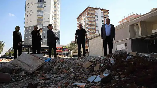 Komşular arasında 'ağır hasarlı', 'az hasarlı' tartışması sonunda bina için yıkım kararı verildi