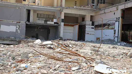 Komşular arasında 'ağır hasarlı', 'az hasarlı' tartışması sonunda bina için yıkım kararı verildi