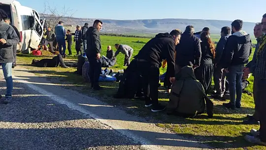 Kontrolden çıkan işçi servisi direğe çarptı: 16 yaralı