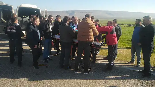 Kontrolden çıkan işçi servisi direğe çarptı: 16 yaralı