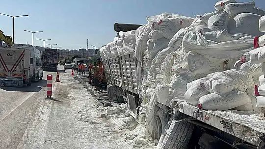 Kontrolden çıkan tır, kireç yüklü tıra çarptı: 1 yaralı