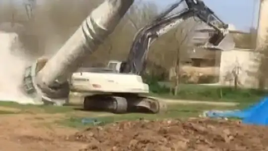 Kontrollü minare yıkımı faciayla son buldu: 1 ölü