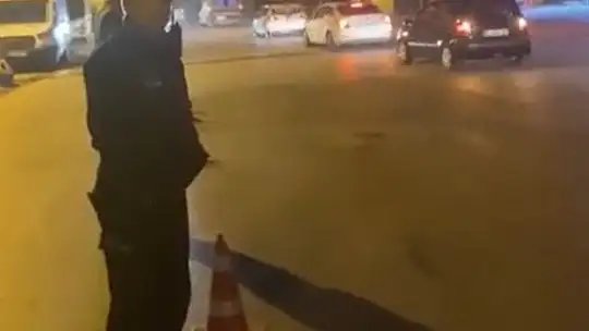 Konvoy oluşturarak trafikte tehlike saçan 74 araca ceza