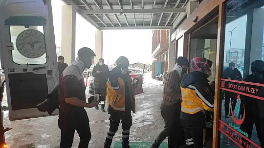 Konya'da işçi taşıyan servis minibüsleri çarpıştı: 14 yaralı