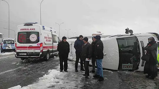 Konya'da işçi taşıyan servis minibüsleri çarpıştı: 14 yaralı