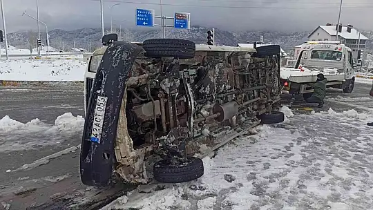Konya'da işçi taşıyan servis minibüsleri çarpıştı: 14 yaralı