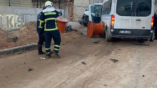 Köpeklere çarpmamak için manevra yapan işçi servisi faciaya neden oldu: 2 ölü, 3 yaralı