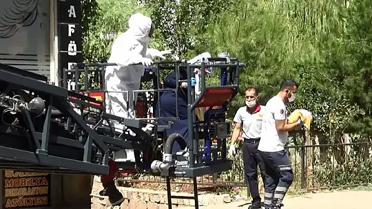 Korona virüs tedavisi gören kadın iki çocuğu ile yanan binada mahsur kaldı