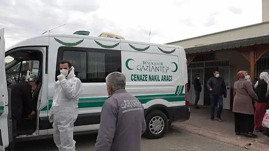 Gaziantep'te koronadan ölen doktorun cenazesi memleketine uğurlandı