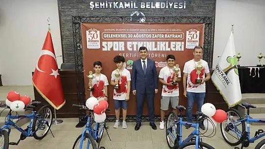 Kupalar 46. kez şampiyonların elinde havalandı