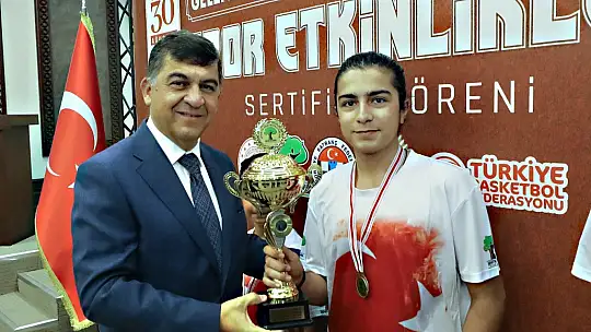 Kupalar 46. kez şampiyonların elinde havalandı