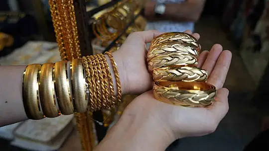 Kuyumcular vatandaşları altın alırken dikkat etmeleri yönünde uyardı