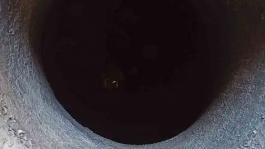 Kuyuya düşen yavru köpeği itfaiye ekipleri kurtardı