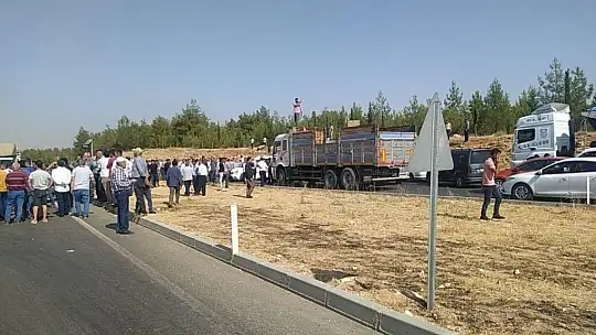 Kuzu eti indirimini protesto eden besiciler yol kapattı