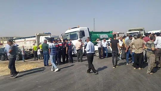 Kuzu eti indirimini protesto eden besiciler yol kapattı