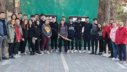 Lise öğrencileri motivasyon kampında