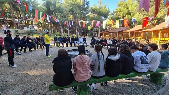 Lise öğrencileri motivasyon kampında