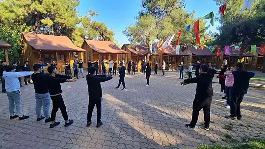 Lise öğrencileri motivasyon kampında