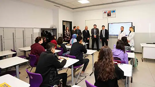 Lise öğrencilerine ücretsiz deneme sınavı yapıldı