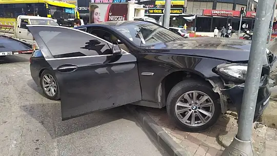 Lüks araçta başlayan alacak verecek kavgası kazayla son buldu
